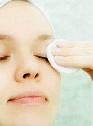 MakeUp-Wash™ (PEG-6 Caprylic/Capric Glycerides)